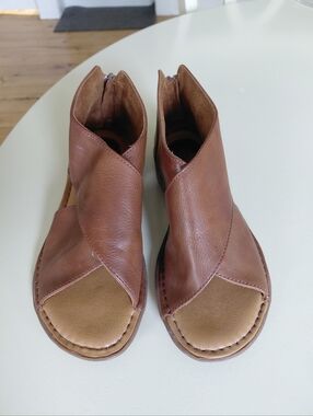 B.O.C Iwa Cuoio Brown Sandals Sz 6